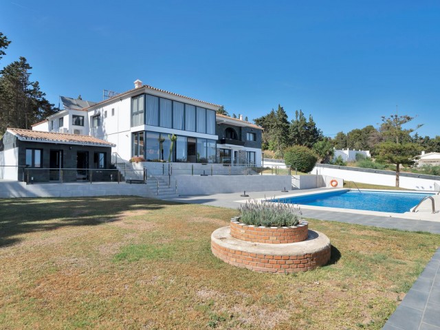 16 Bedrooms Villa in El Chaparral