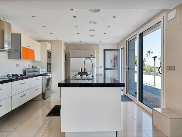 16 Bedrooms Villa in El Chaparral