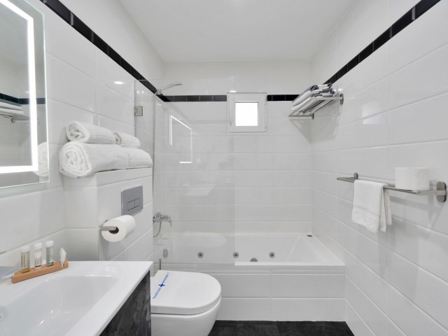 16 Makuuhuoneen Huvila El Chaparral