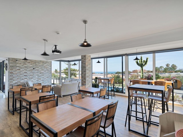 16 Bedrooms Villa in El Chaparral