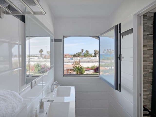 16 Bedrooms Villa in El Chaparral