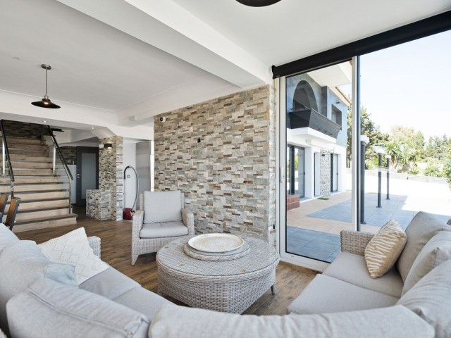 16 Schlafzimmer Villa in El Chaparral