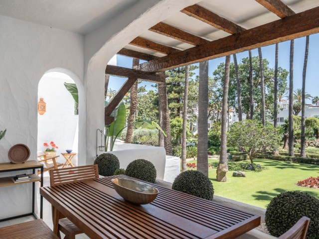 Apartamento con 2 Dormitorios  en Marbella