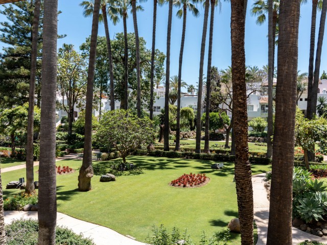 Apartamento con 2 Dormitorios  en Marbella
