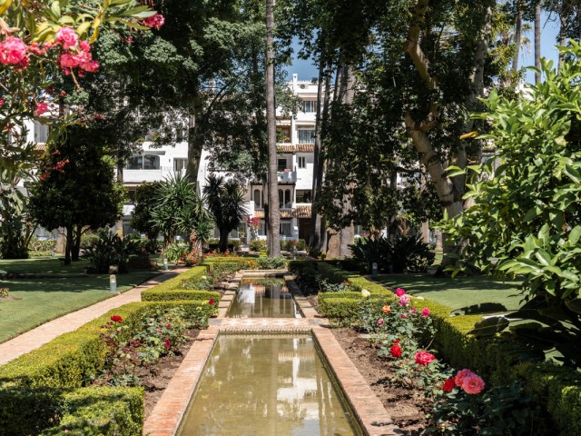 Apartamento con 2 Dormitorios  en Marbella