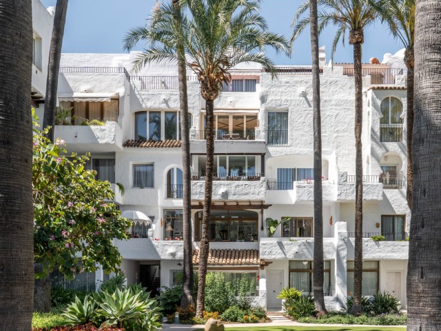 Apartamento con 2 Dormitorios  en Marbella