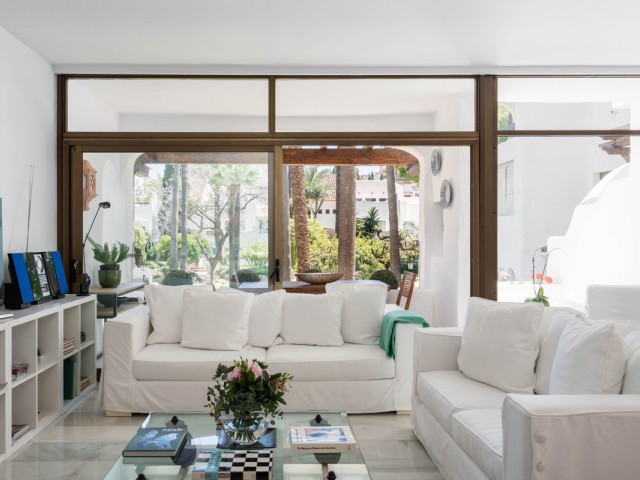 Apartamento con 2 Dormitorios  en Marbella