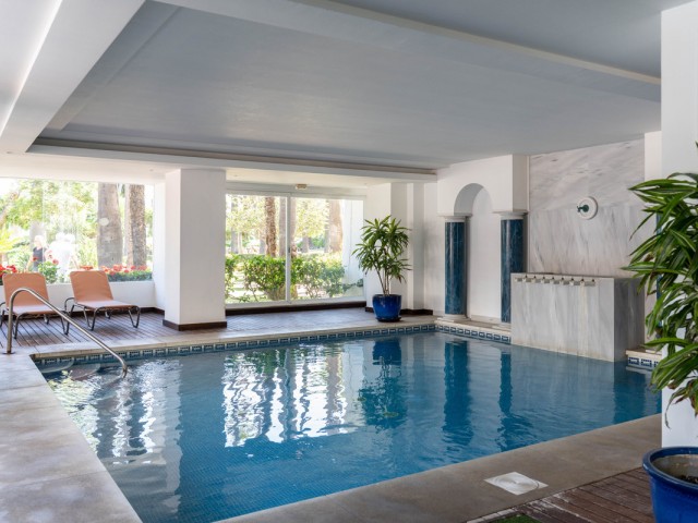 Apartamento con 2 Dormitorios  en Marbella
