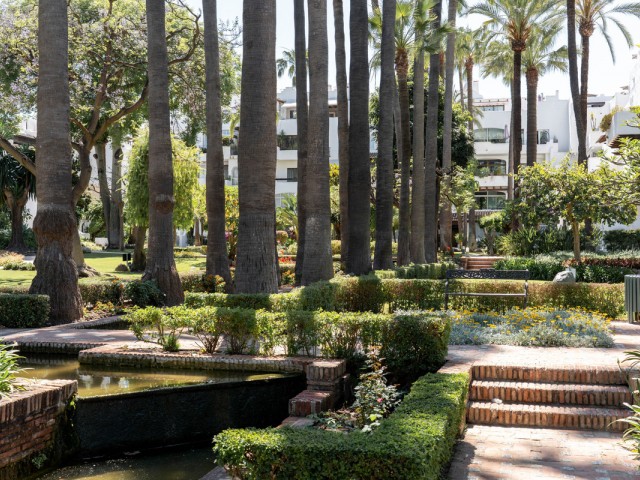 Apartamento con 2 Dormitorios  en Marbella