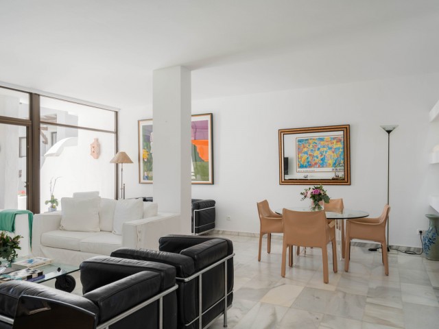 Apartamento con 2 Dormitorios  en Marbella