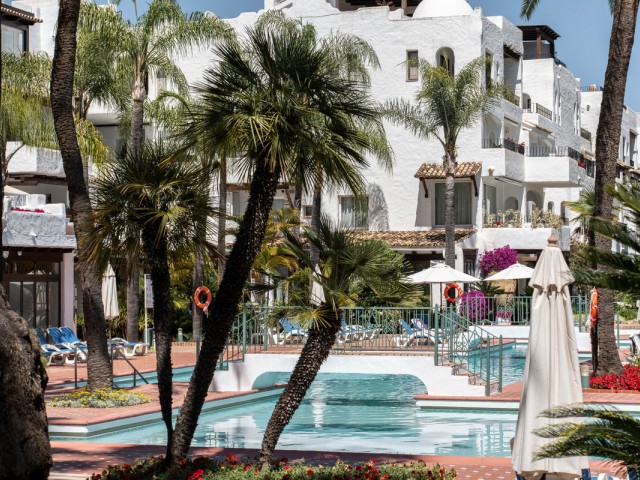 Apartamento con 2 Dormitorios  en Marbella