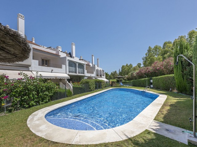 4 Schlafzimmer Reihenhaus in Nueva Andalucía