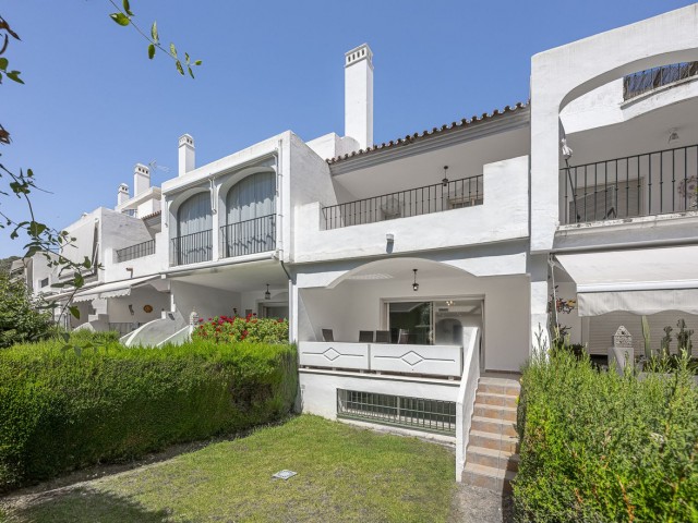 4 Schlafzimmer Reihenhaus in Nueva Andalucía