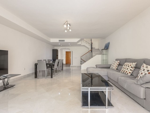 4 Schlafzimmer Reihenhaus in Nueva Andalucía