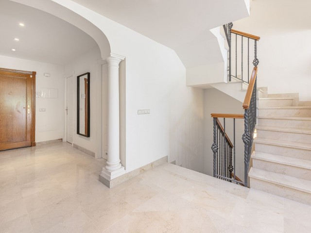 4 Schlafzimmer Reihenhaus in Nueva Andalucía