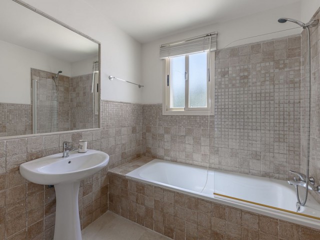 4 Makuuhuoneen Rivitalo Nueva Andalucía