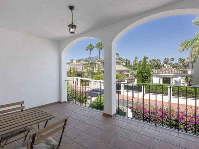 4 Makuuhuoneen Rivitalo Nueva Andalucía