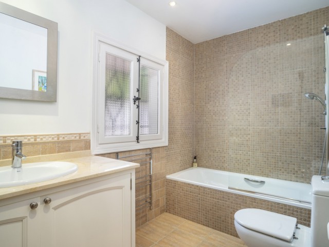 3 Bedrooms Villa in Benahavís