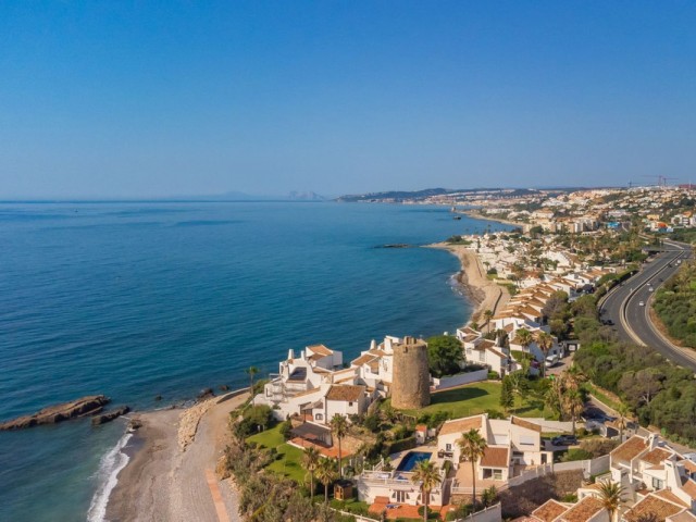 5 Sovrums Villa i Estepona