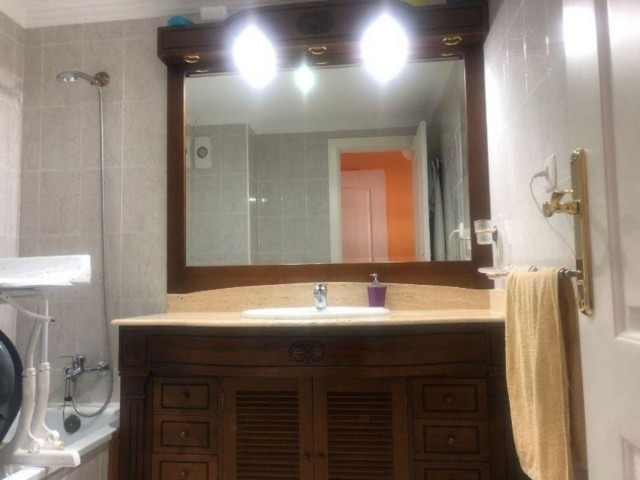Apartamento con 4 Dormitorios  en Nueva Andalucía