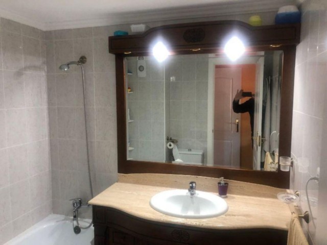 Apartamento con 4 Dormitorios  en Nueva Andalucía
