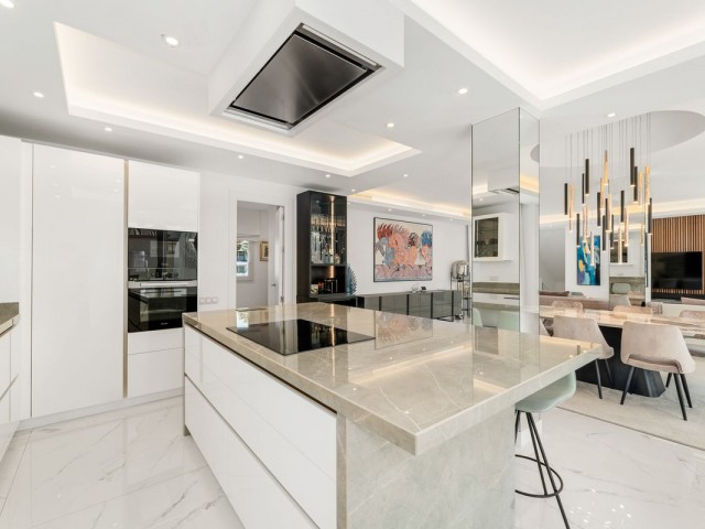 4 Makuuhuoneen Huoneisto Puerto Banús