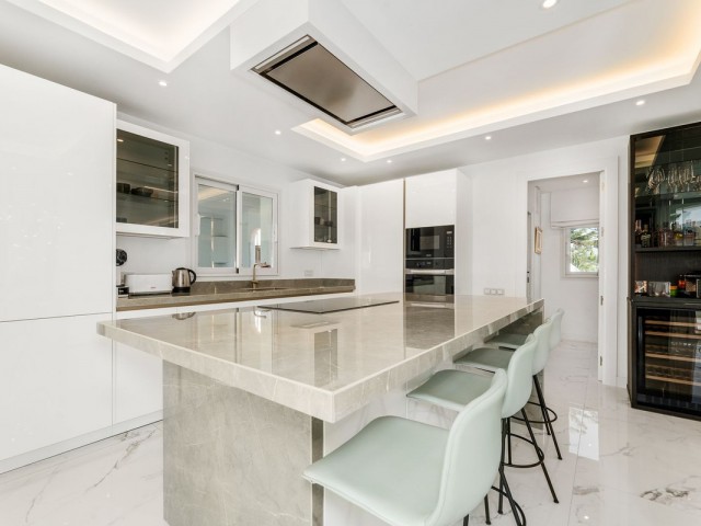 4 Makuuhuoneen Huoneisto Puerto Banús