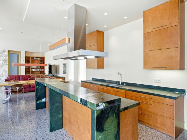 Villa con 4 Dormitorios  en Elviria