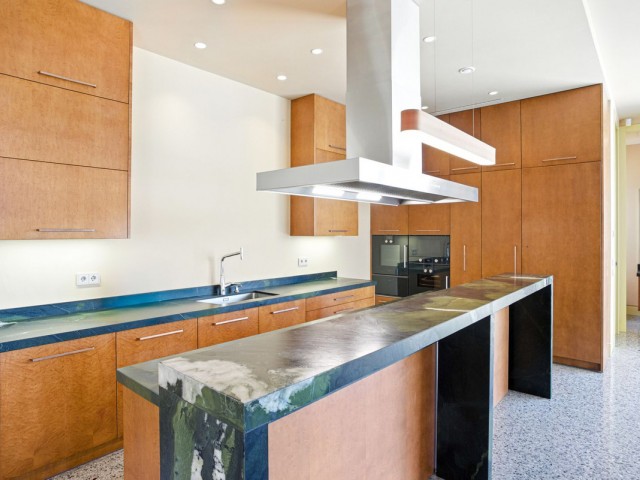 4 Bedrooms Villa in Elviria