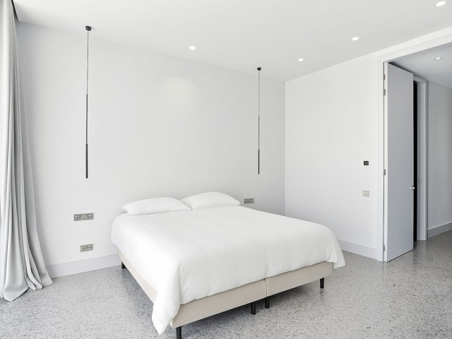 Villa con 5 Dormitorios  en Elviria