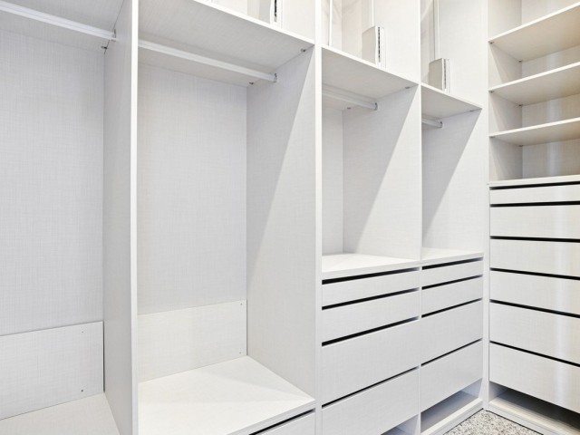 Villa con 5 Dormitorios  en Elviria