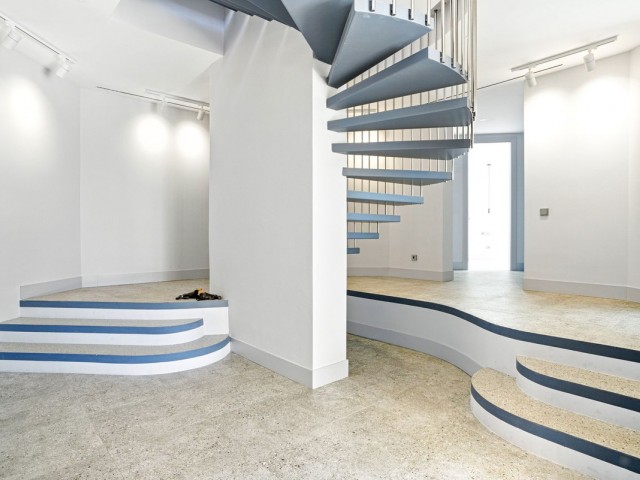 Villa con 5 Dormitorios  en Elviria