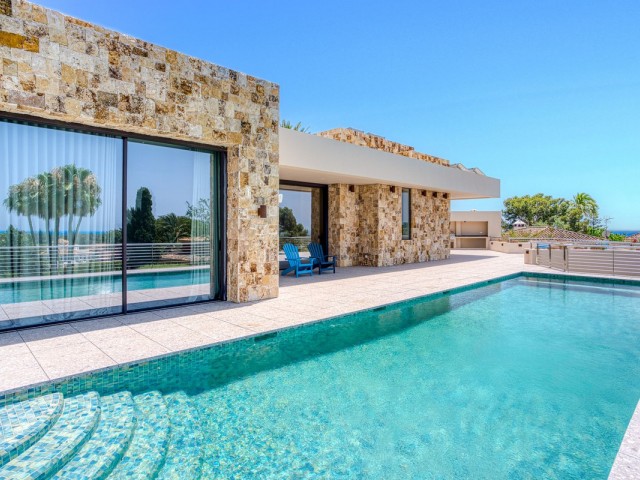 5 Bedrooms Villa in Elviria
