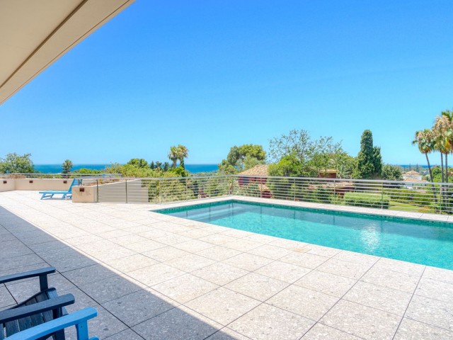 5 Bedrooms Villa in Elviria