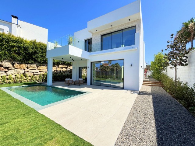 4 Sovrums Villa i Estepona