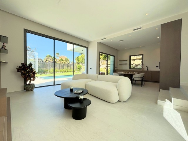 4 Sovrums Villa i Estepona