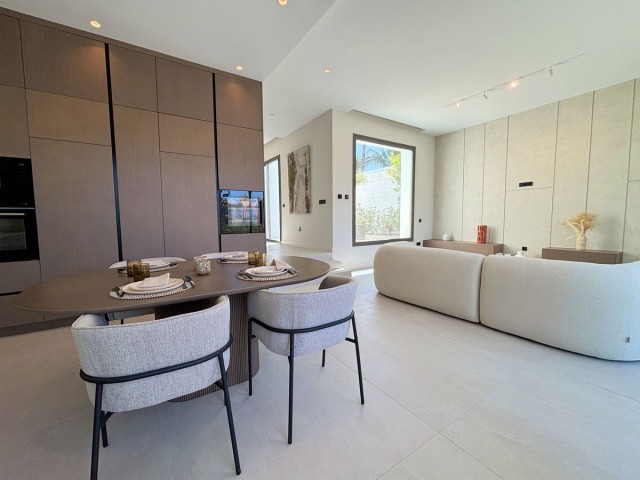 4 Sovrums Villa i Estepona