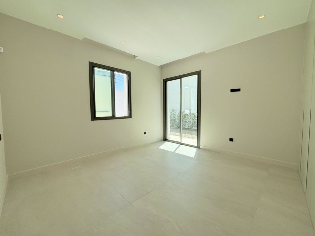 4 Sovrums Villa i Estepona