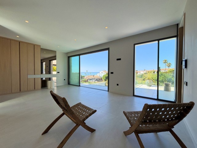 4 Sovrums Villa i Estepona