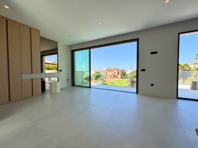 4 Sovrums Villa i Estepona