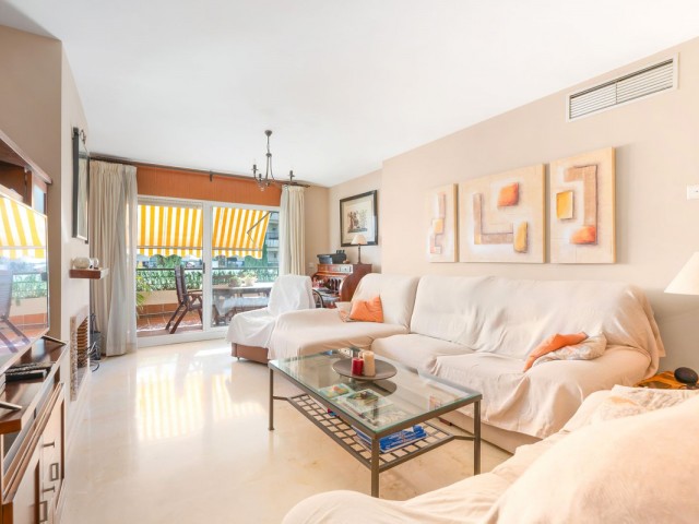 Apartamento con 3 Dormitorios  en Marbella