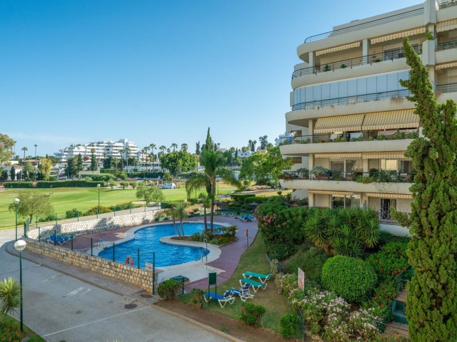 Apartamento con 3 Dormitorios  en Marbella