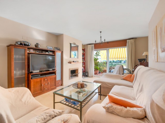 Apartamento con 3 Dormitorios  en Marbella