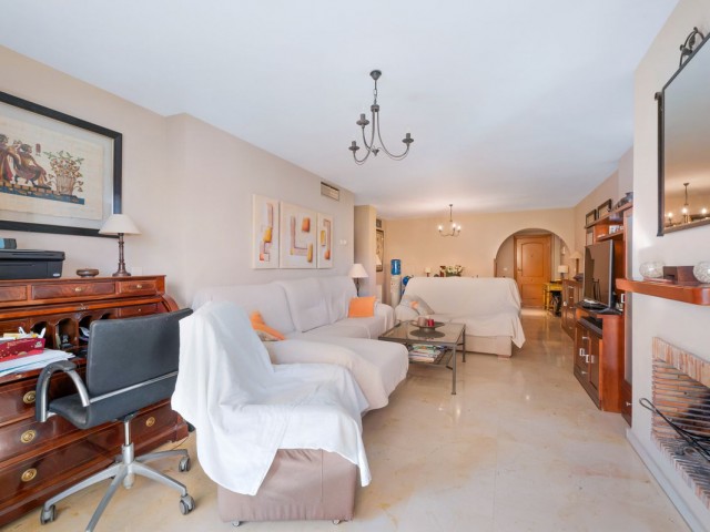Apartamento con 3 Dormitorios  en Marbella
