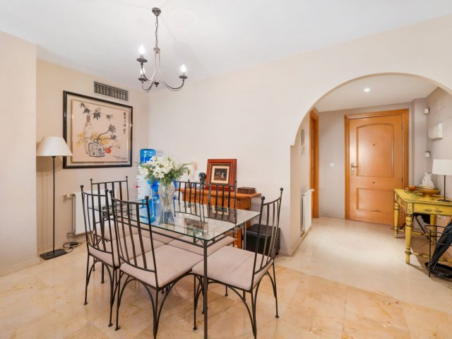 Apartamento con 3 Dormitorios  en Marbella