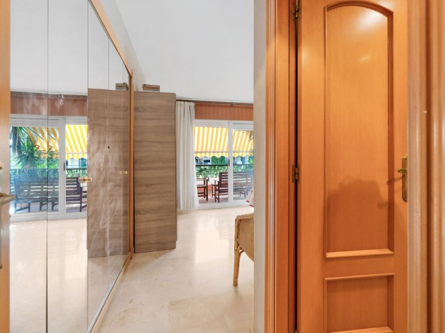 Apartamento con 3 Dormitorios  en Marbella