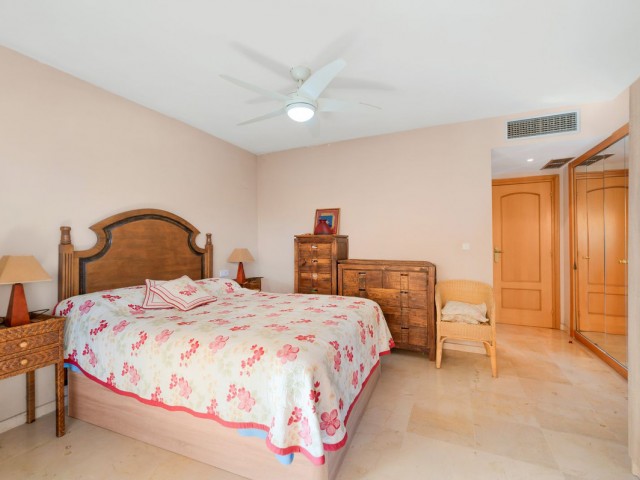 Apartamento con 3 Dormitorios  en Marbella