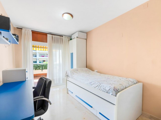 Apartamento con 3 Dormitorios  en Marbella
