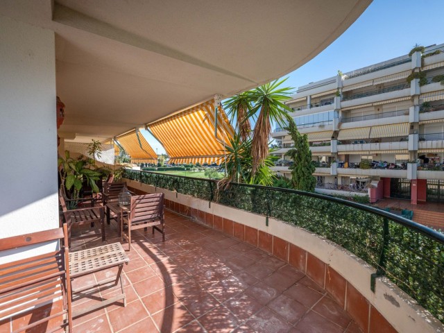 Apartamento con 3 Dormitorios  en Marbella