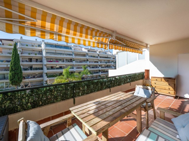 Apartamento con 3 Dormitorios  en Marbella
